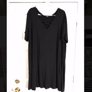 Plus size Ana short sleeve black dress